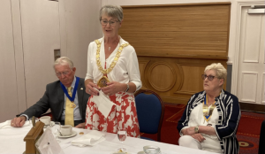 Mayor addresses the club members